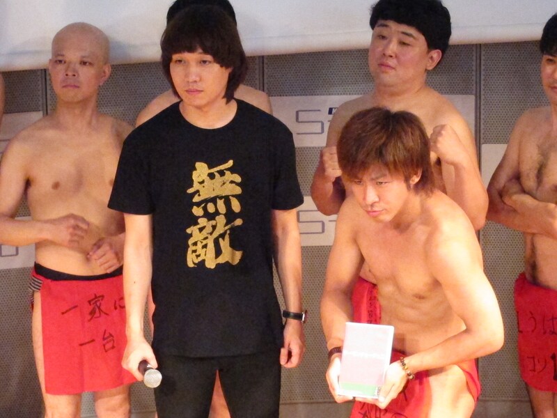 チーモンチョーチュウのDVD第2弾「チーモンチョーチュニ」発売記念イベント。イベントには菊地率いる赤フン時代のニューロマンス・おにぎり、インポッシブル、キャベツ確認中、セブンbyセブン、初恋タロー、昼メシくんも登場。