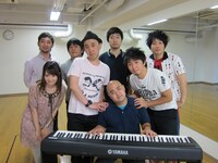 6月30日から7月2日まで東京・表参道GROUNDにて行われる舞台「或る小屋の出来事」。出演者はシャカ、アップ・ダウン、超新塾、市川みか、あめん・キューティー上木、パイナップリンおさ。