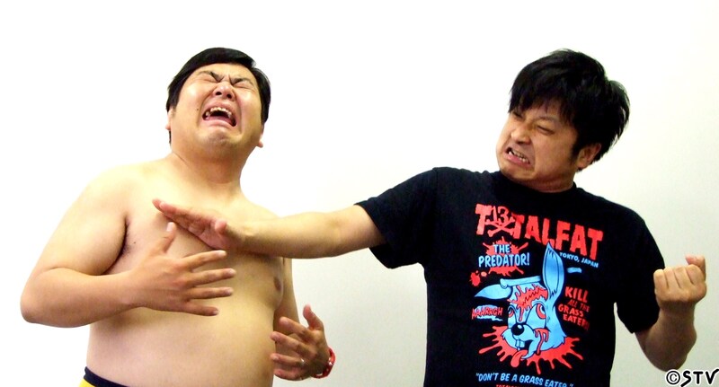 8月4日（木）北海道・札幌ドーム 屋外サッカー練習場にて開催される「第31回高校生クイズ」北海道大会の応援パーソナリティを務めるダイノジ。高校生のパワーを体で受け止める覚悟を見せる。