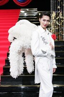 新コーナー「ピラジェンヌ歌劇団」(c)テレビ東京