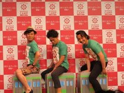 渋谷で「夏休みだよ！ばちーんんん祭り」に出演するジャングルポケット。斉藤の俳優キャラは終始司会の藤井にツッコまれていた。