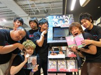 SHIBUYA TSUTAYAとタワーレコード渋谷店に訪れた、チーモンチョーチュウ、御茶ノ水男子、ジューシーズ。