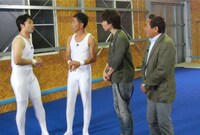 「祝！木梨憲武生誕50周年 はじめてのキナシ」に出演する“普通の人代表”杉村太蔵と、木梨憲武、アンジャッシュ渡部、松木安太郎（左から）。(c)テレビ朝日