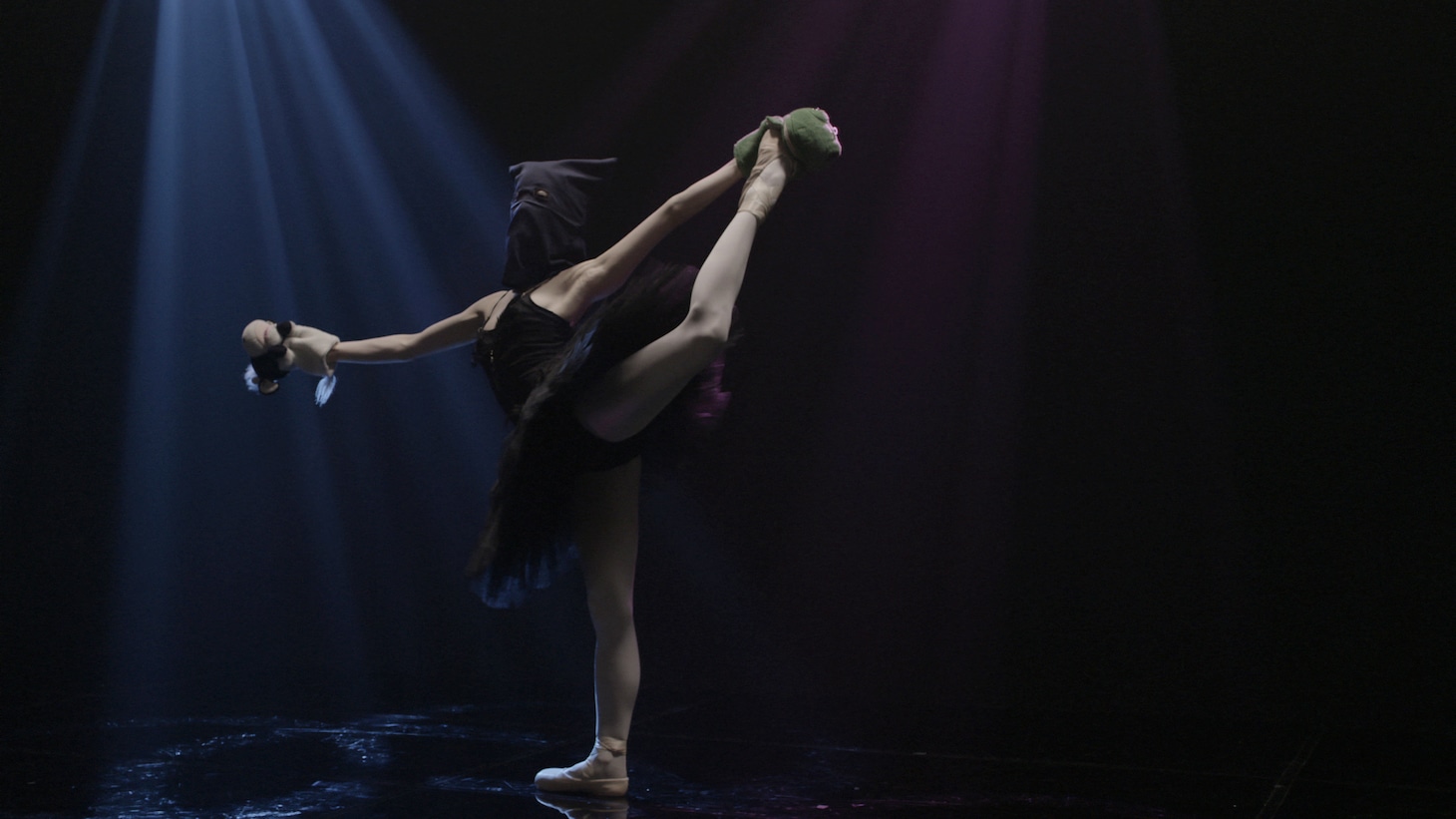 日本エイサーの新CM動画で華麗なバレエを踊るパペットマペット。