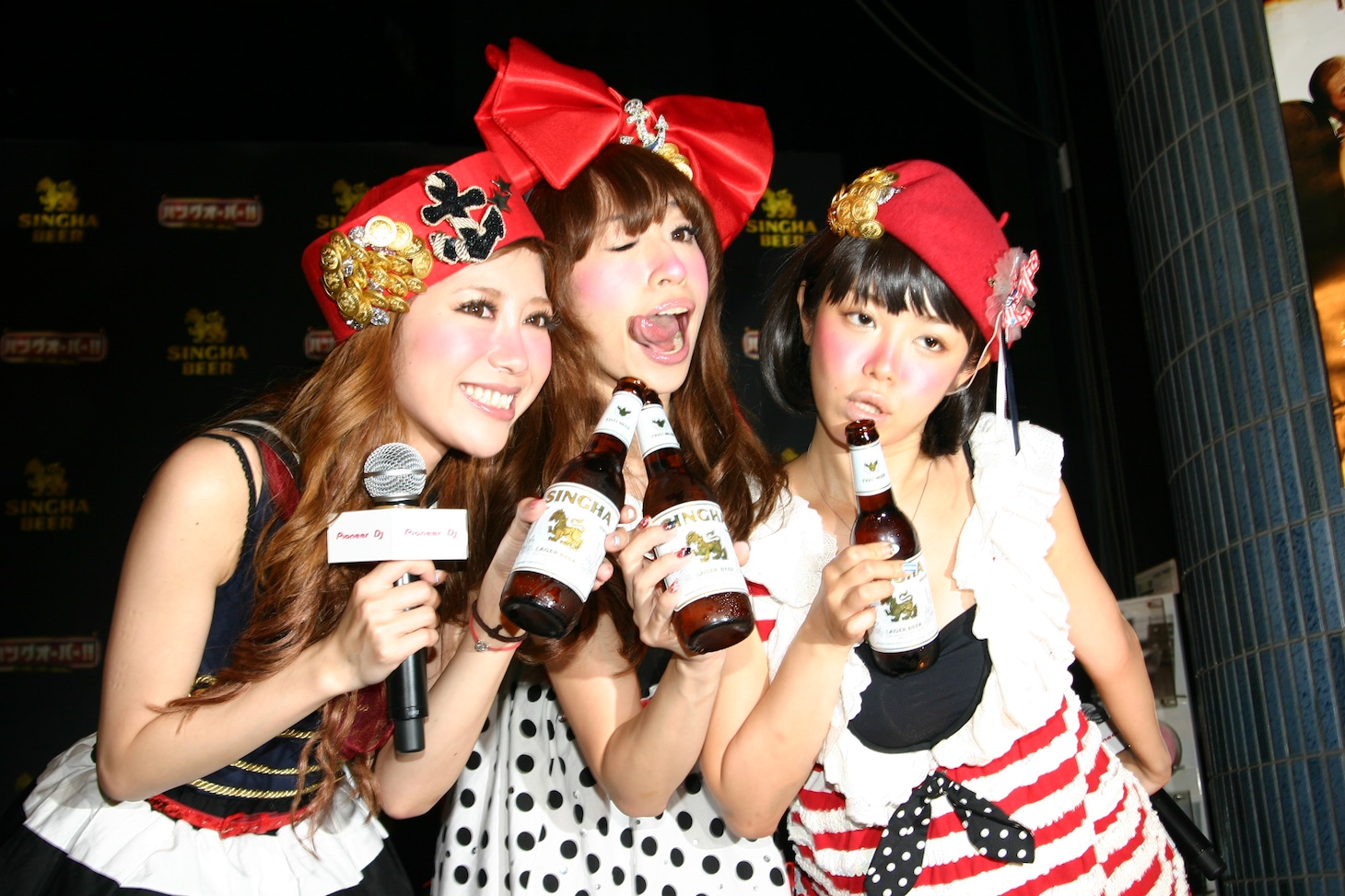 映画「ハングオーバー!! 史上最悪の二日酔い、国境を越える」公開記念イベントに登場したあやまんJAPAN。