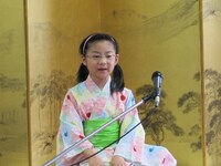 高円寺白桃。9歳の小学生ながら、流暢に「寿限無」を披露。「寿限無」特有の早口言葉も完璧。