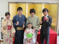 「こうしん寄席」にはLLRのほか、9歳の女の子落語家・高円寺亭白桃、慶応大学落研に所属している荻窪亭酒風、エリア担当社員の高円寺亭両好が登場。