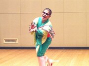 多田からもらった亀田ギャグを試しにやる三浦。「三浦の方が似てるから（多田がつけていた）サングラスいらんなぁ」とお褒めの言葉をもらっていた。(c)吉本興業