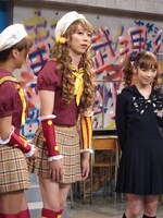 オンナラブリーは新曲第3弾「コクリマクリステイ」を配信中。同曲は7月23日に発売されるDVD「オンナラブリーと仲間たち」にも収録。