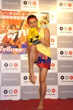 ネタを披露するKICK☆。