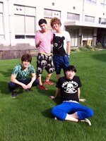 舞台「ふしだらな夜」に出演するギンナナ、ニブゴ大川、ニブゴ宮地の4人。(c)吉本興業