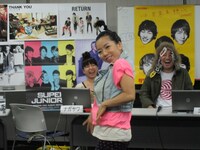 登場早々完璧なK-POPダンスを披露したとくこ。「あらびき団」で西田ひかるモノマネを披露しているだけあって、表情もアイドルそのもの。