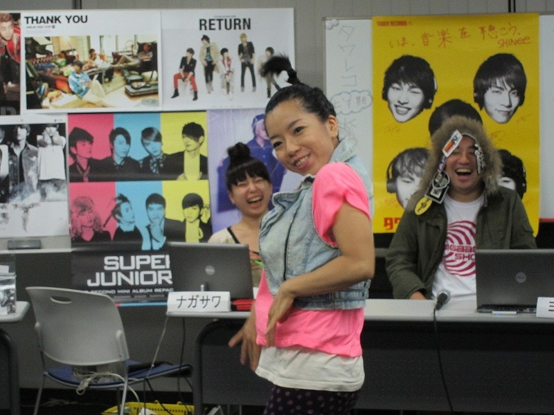 登場早々完璧なK-POPダンスを披露したとくこ。「あらびき団」で西田ひかるモノマネを披露しているだけあって、表情もアイドルそのもの。