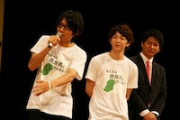 奈良の細かいネタを次々放り込むライセンスと笑い飯に大爆笑の松下。しかし山口出身の小野は無反応だったため、井本は「ほら、山口の人やから、まったく笑ってないやん！」とツッコミが。(c)吉本興業