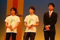 会見の一場面。(c)吉本興業