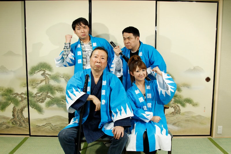 「笑う新選組」MCの石倉三郎、矢口真里（前列左から）と、エレキコミック今立、コント山口君と竹田君・山口（後列左から）。(c)テレビ朝日