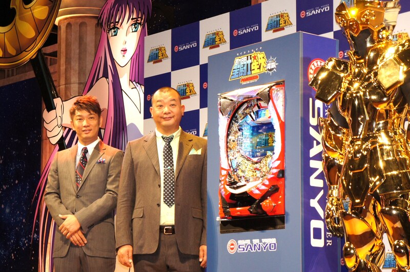 「CR聖闘士星矢」新機種発表会でゲストMCを務めたTKO。