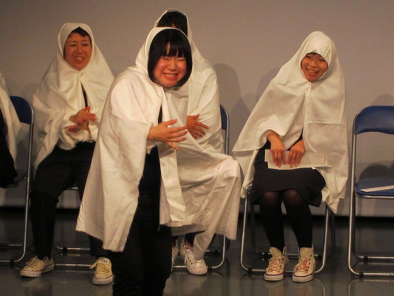 「あなおかし 3になったら アホになる」に挑戦した天然もろこし関根。アホになるフリよりも、3の倍数でつまずき、最後の40もアホになってしまった。