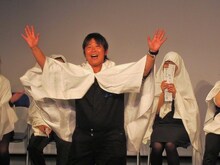 チキチキジョニー岩見は、「軽快な ラップでノリノリ 自己紹介」で、「リズム感とかごめんして」と言いつつ、見事なラップを披露。