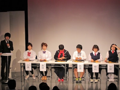 全員制服で挑んだ「第1回ヤメテクレヨパトラ大喜利総選挙」。司会はうしろシティ阿諏訪。阿諏訪の心には関根の「ゲーム3連発回答」が響いたそう。