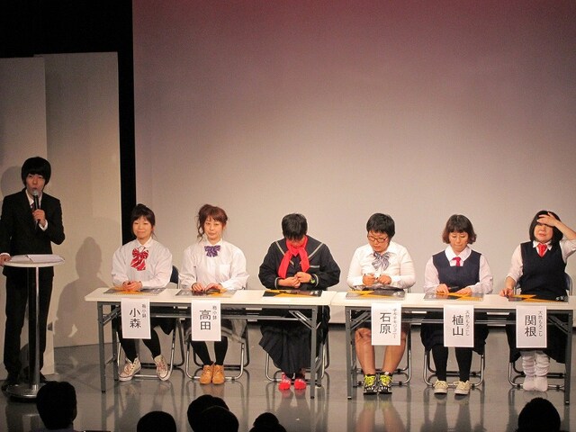 全員制服で挑んだ「第1回ヤメテクレヨパトラ大喜利総選挙」。司会はうしろシティ阿諏訪。阿諏訪の心には関根の「ゲーム3連発回答」が響いたそう。