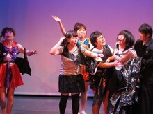 天然もろこし関根は「ゴミ袋のパーカーなんて嫌だ」とわめく。