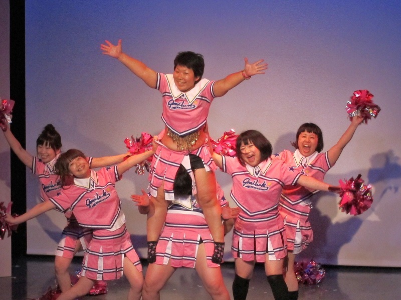 東京・松竹芸能 新宿角座にて行われた梅小鉢、チキチキジョニー、天然もろこしによるユニットライブ「ヤメテクレヨパトラ」。Ustream番組「ヤメテクレヨパトラ女子力アップ講座」も配信中。