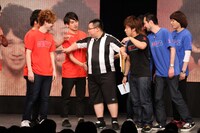 DVD「板尾ロマン DVD vol.2 スーパーライブ 中止になったイベントの焼き直しじゃないよ祭」の一場面。