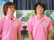 長野カルタを見つけたというこてつ河合は「『あ』安曇野は水とわさびと道祖神」など暗誦。しかし「う」あたりでグダグダに。「お」では「思い出せない」とギブアップ。