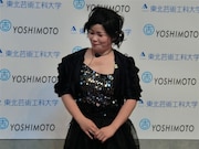 山形・東北芸術工科大学の特別講師として登場した住みます芸人・山形担当の三浦友加。(c)吉本興業