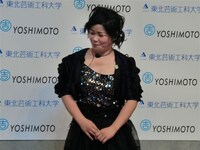 山形・東北芸術工科大学の特別講師として登場した住みます芸人・山形担当の三浦友加。(c)吉本興業