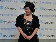 山形・東北芸術工科大学の特別講師として登場した住みます芸人・山形担当の三浦友加。(c)吉本興業