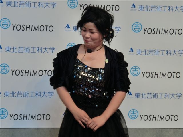 山形・東北芸術工科大学の特別講師として登場した住みます芸人・山形担当の三浦友加。(c)吉本興業