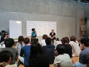 「ネタは全裸で、シャワーに打たれながら考える」などのコメントも。(c)吉本興業