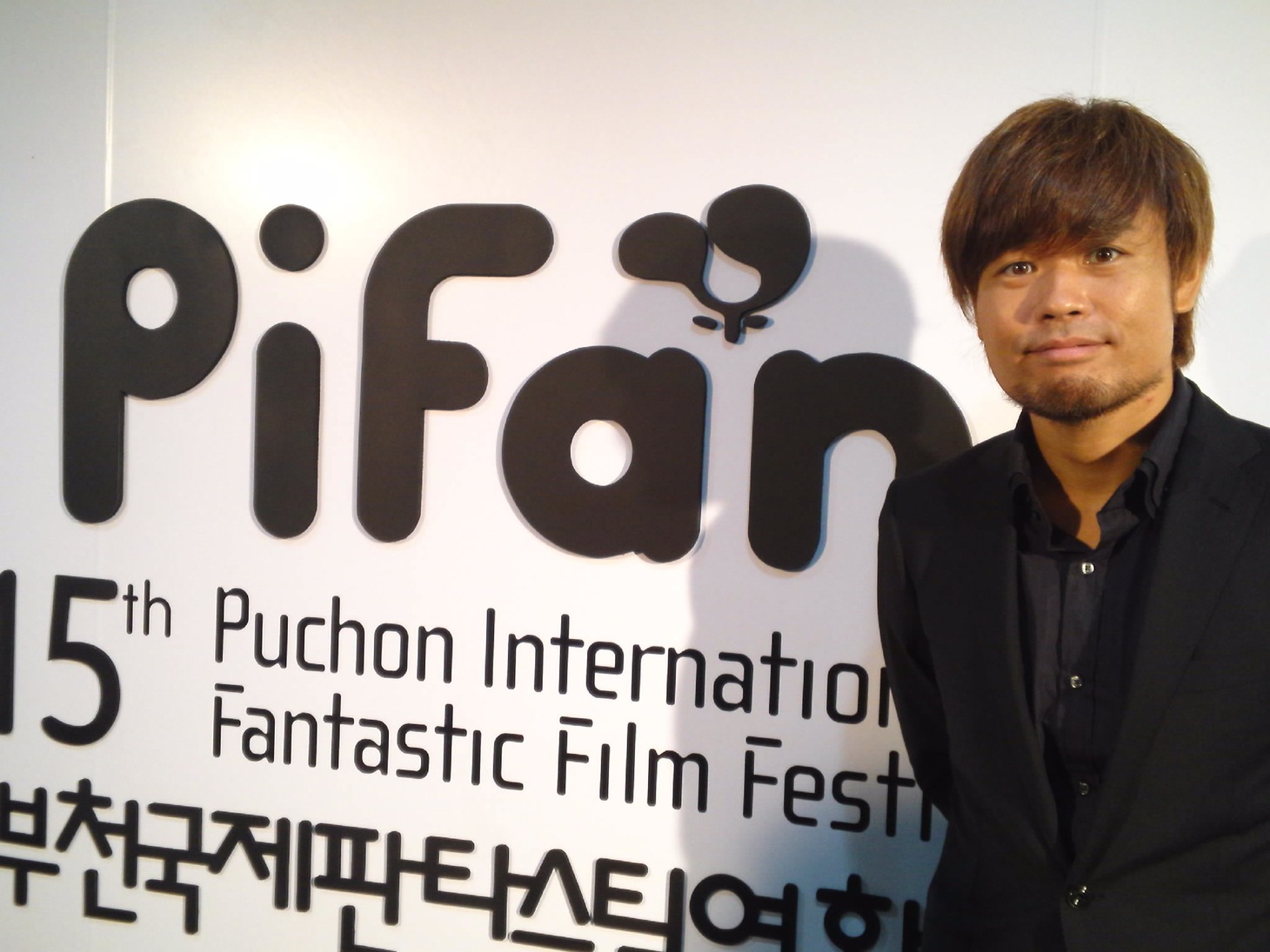映画「漫才ギャング」の監督品川ヒロシ。第15回プチョン国際ファンタスティック映画祭に正式出品。(c)2011「漫才ギャング」製作委員会