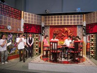 「ターンテーブル」ではギャルズがクイズを用意。2問目で不正解となり、椅子が回転。回転速度は実際の3分の1。