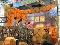 毎年人気のアトラクション「トロッコアドベンチャー」が今年はパワーアップ。全問正解者には認定証がプレゼントされる。