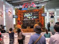 トロッコの後ろにはたくさんのスイッチを設置。トロッコと一緒にクイズに参加することができる。トロッコに乗っている人たちのクイズが終了すると同時に終了してしまうので、応援しながら参加しよう。