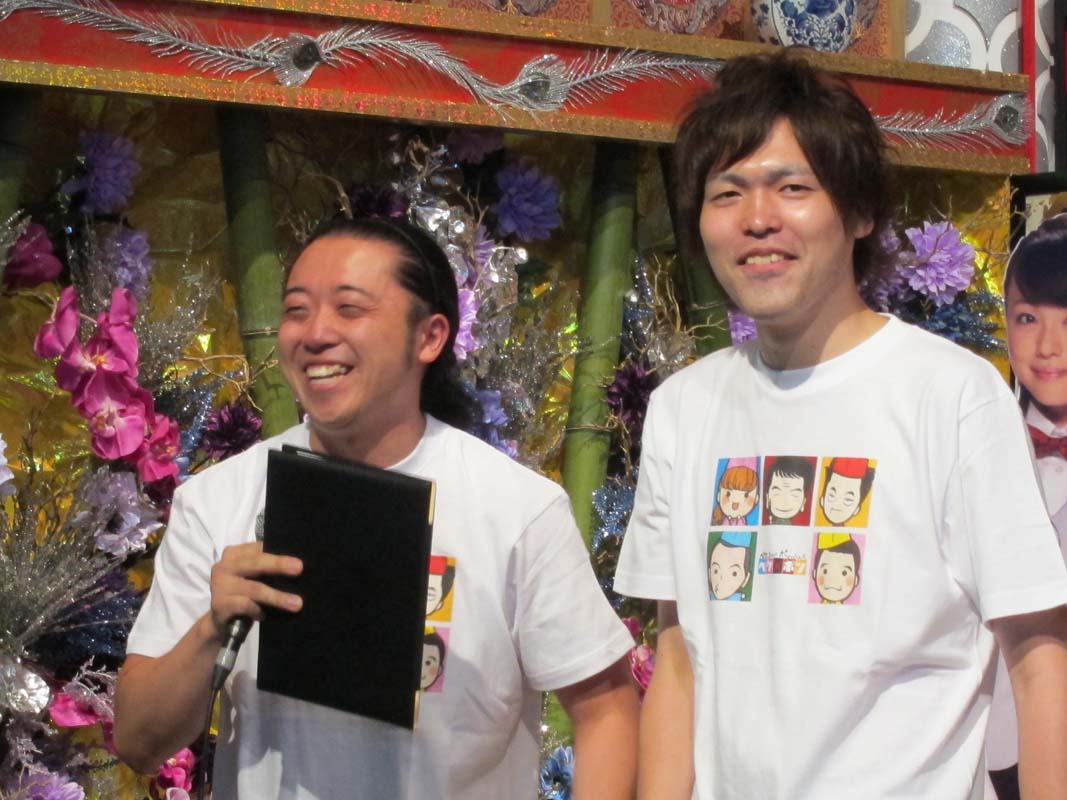 「ペケポン体験ランド」に登場したギャルズ。記者陣を相手に会場を盛り上げ大活躍。