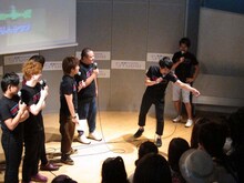 「ヘビに咬まれた八百屋のコント」に挑戦するジューシーズ児玉。