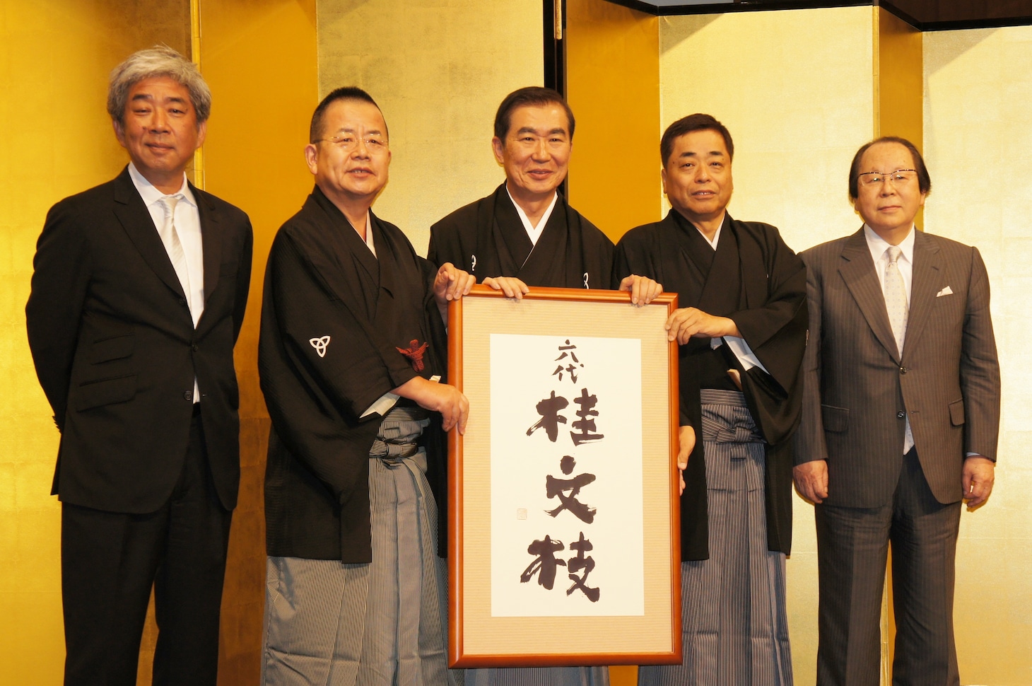 会見には、吉本興業吉野伊佐男代表取締役会長、吉本興業大崎洋代表取締役社長が出席。