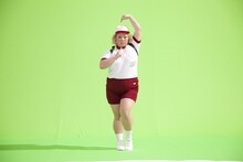 CM撮影中の渡辺直美。抜群のダンスセンスを発揮して快調に撮影を進める渡辺だったが、途中で脇腹が“つる”ハプニングが発生した。