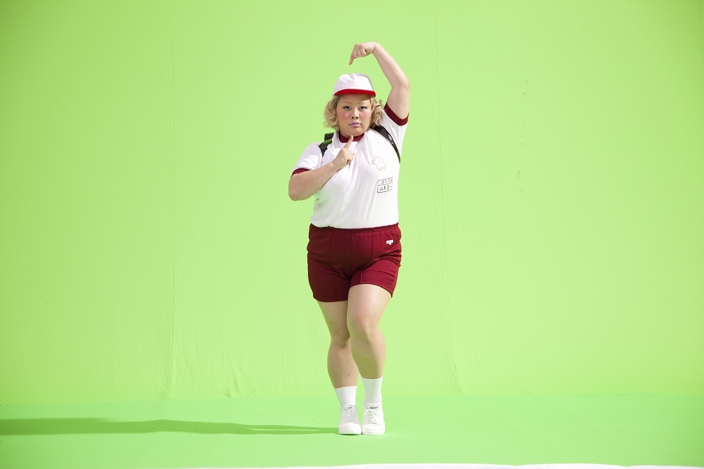 CM撮影中の渡辺直美。抜群のダンスセンスを発揮して快調に撮影を進める渡辺だったが、途中で脇腹が“つる”ハプニングが発生した。