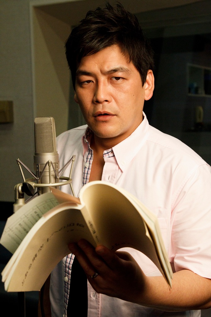 今秋公開のアニメ映画「とある飛空士への追憶」で声優に初挑戦するサンドウィッチマン富澤。(c)2011 犬村小六・小学館 / 「とある飛空士への追憶」製作委員会