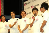 「めざせ！世界一の爆笑便利アプリ」プレゼンターのはんにゃ、サバンナ高橋、藤井隆（左から）。