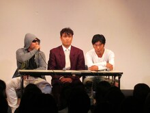 インスタントジョンソン。格闘技大会の記者会見。攻撃的なマイクパフォーマンスが繰り広げられるかと思いきや……。