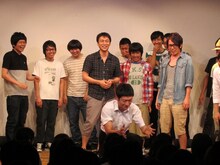 エンディングでは、ザブングル加藤が周囲のフリからネタを披露。最後は前列の観客にアピール。