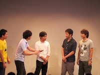 トークコーナーにはアンジャッシュが登場。「キングオブコント」予選の楽屋では大川原が「緊張しませんか？」と聞くと、「緊張してないよ」と言いながら児嶋の手が震えるという鉄板ネタが見られるそう。