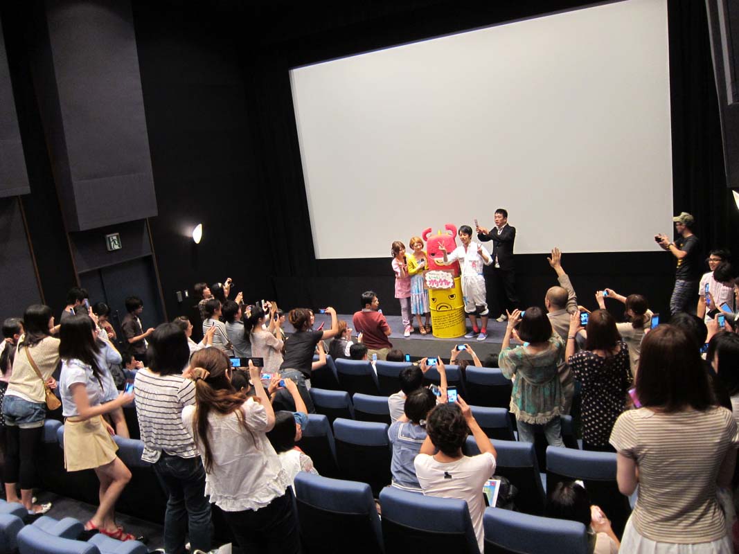 全員で写真を撮りイベントの模様を配信。