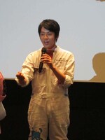 上映会にサプライズ登場した西野。番組では毎回スタジオでさまざまな企画を鑑賞しているが、「噛んだら下車 自腹タクシーの旅」「芸人同期飲み会」などの企画にも出演。